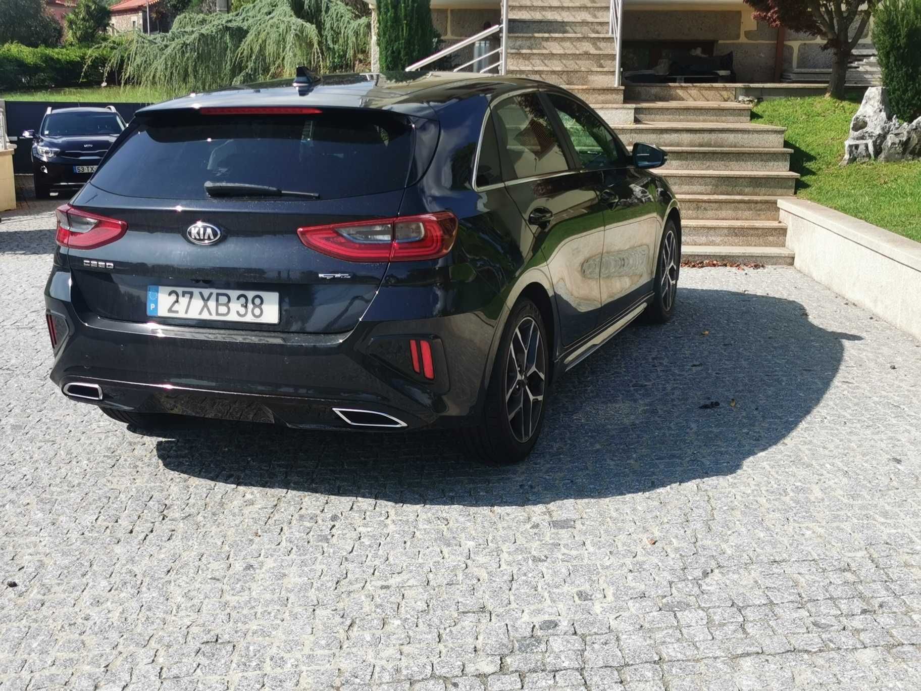 Vendo automóvel marca Kia Ceed Crdi 1600 GT Line em muito bom estado.