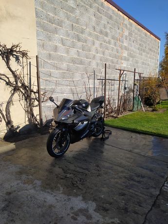 Motocykl Yamaha yzf r125