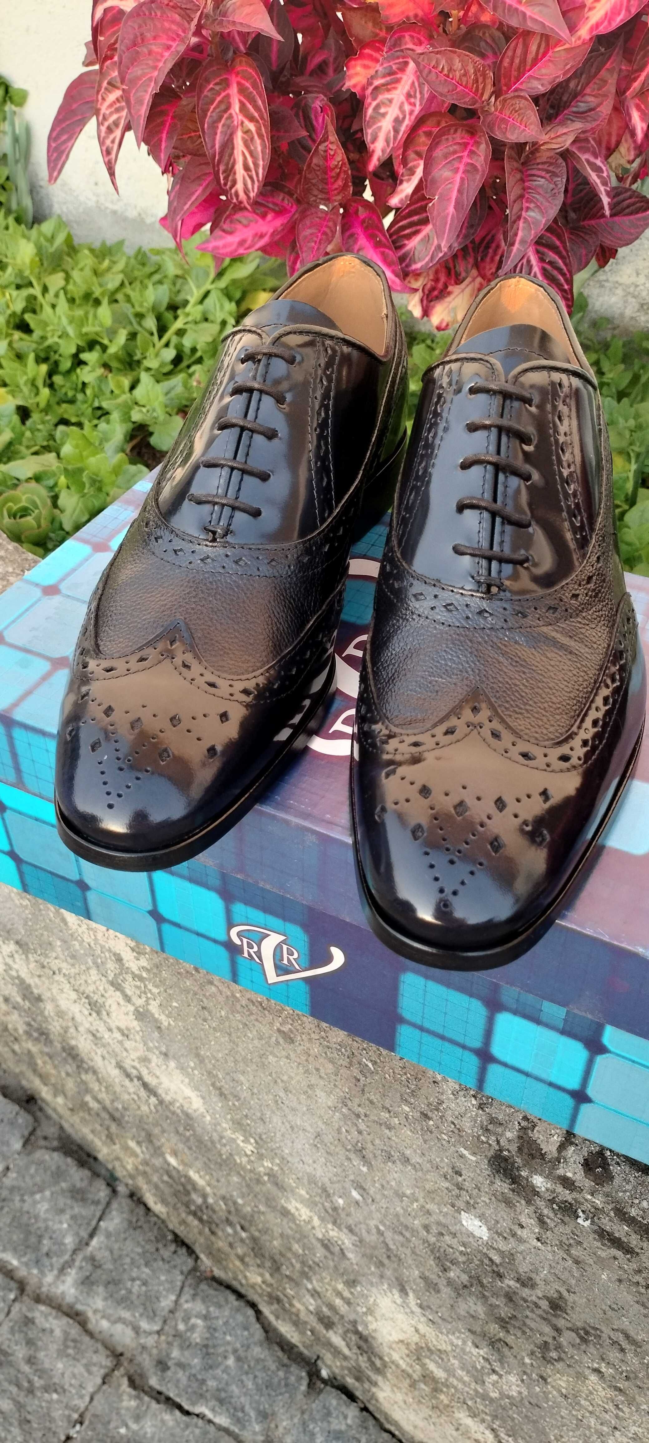 Sapatos em pele de qualidade