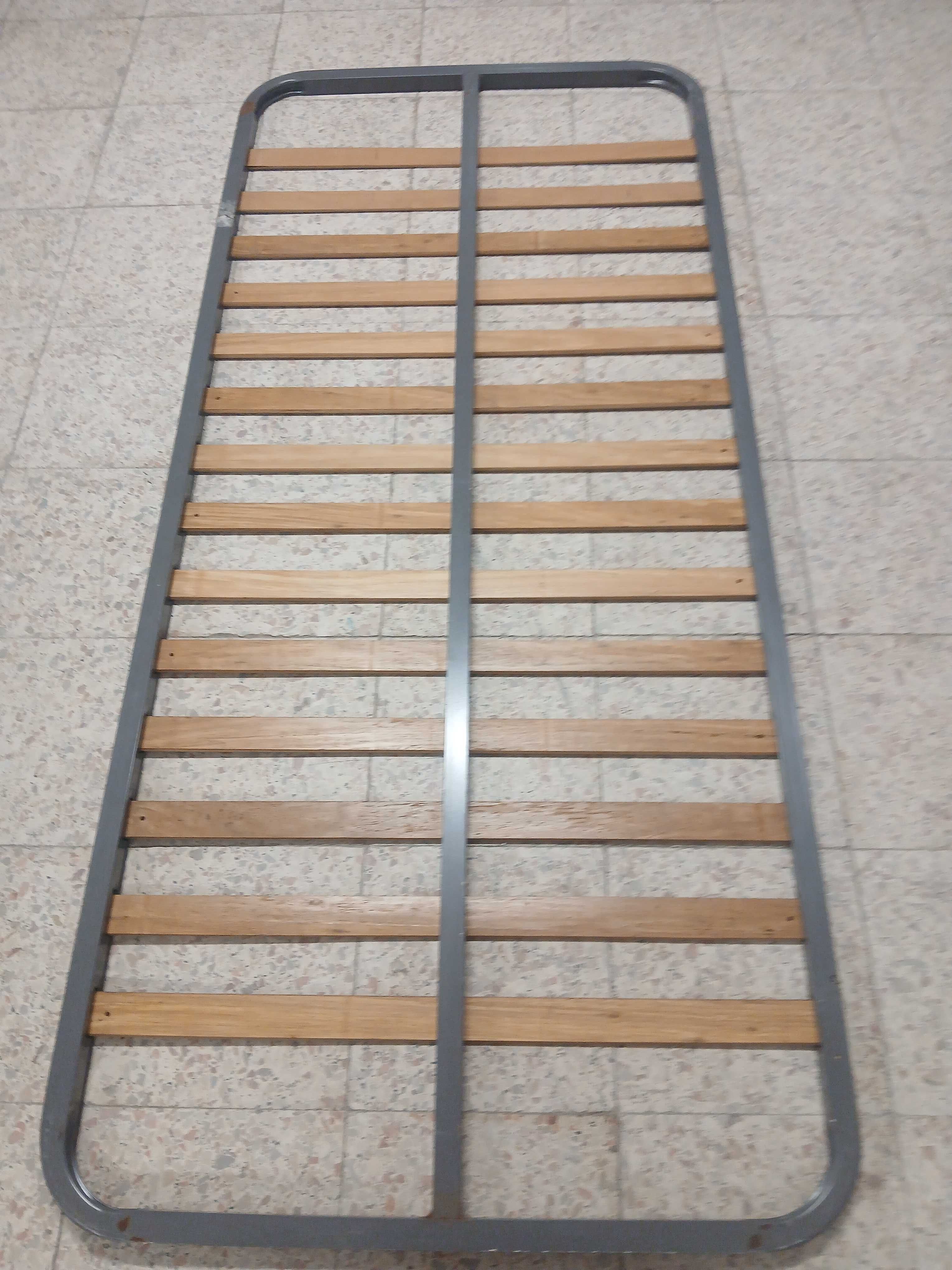 Estrado   de  cama.