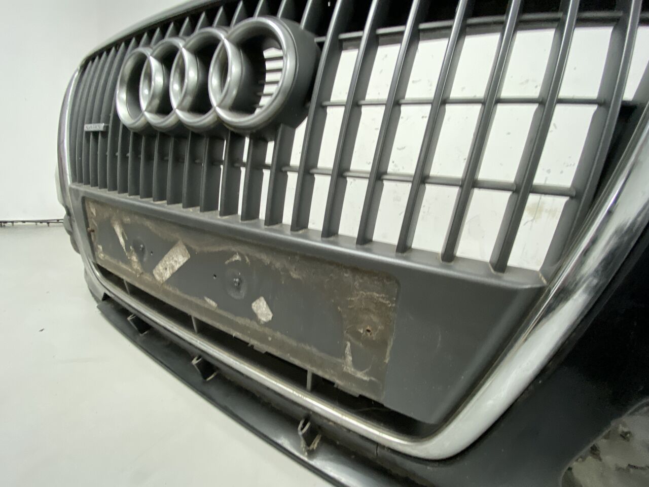 Передній бампер AUDI Q5 8R0807438 2008-2016