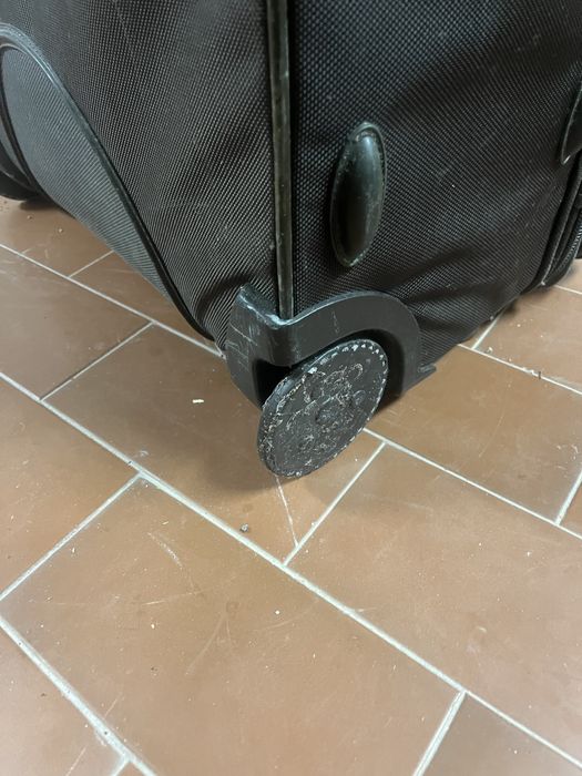 Mala Samsonite bom estado so com rodas a necessitar troca