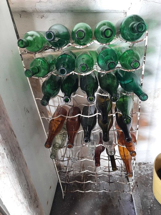 49 garrafas novas.verdes.castanhas e brancas.