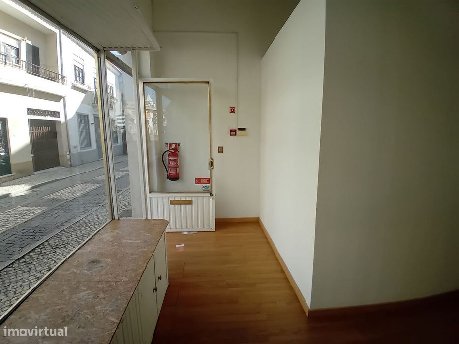 Loja T1 Venda em Torres Novas (Santa Maria, Salvador e Santiago),Torre