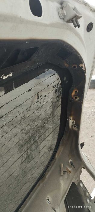 Кришка багажнику Hyundai Grand Santa Fe