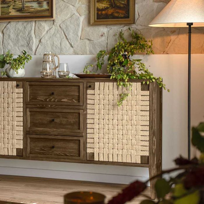 Komoda drewniana z plecionką jutową w stylu farmhouse,  retro