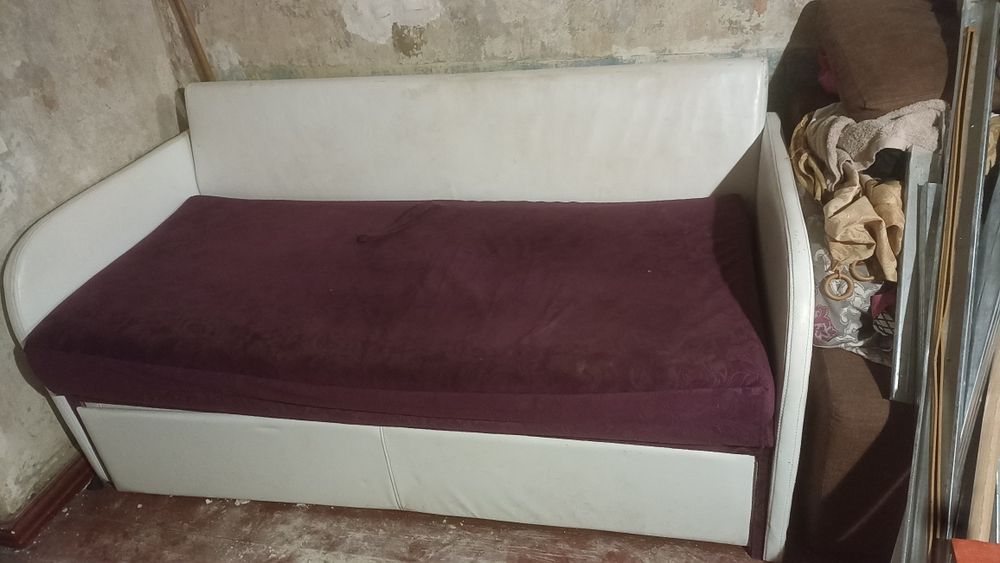 Срочно продам диван раскладной двухспальный