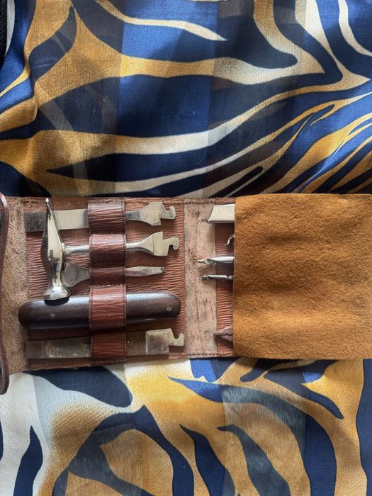 Pequena bolsa , 11x10cm ,  com 11 pecas uteis que podem ajudar-te