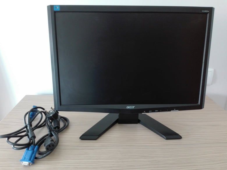 Vende-se LCD Monitor 19''