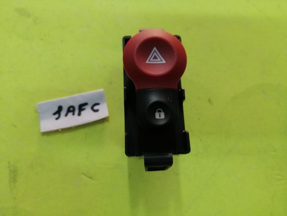 Botão dos 4 piscas Renault Kangoo 2008-- NOVO