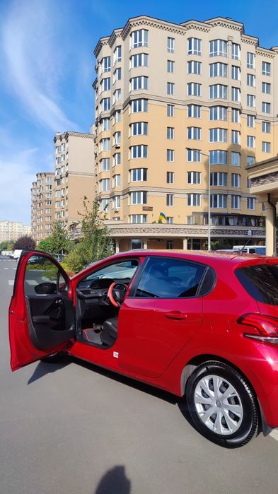 Aвтомобіль Peugeot 208
