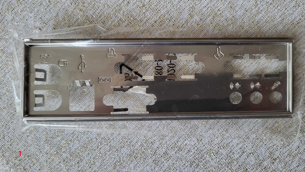 Maskownica, zaślepka portów płyty głównej