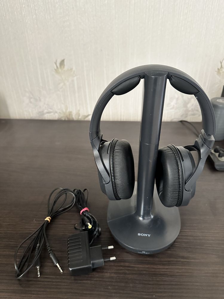 Беспроводные наушники SONY MDR-RF895RK