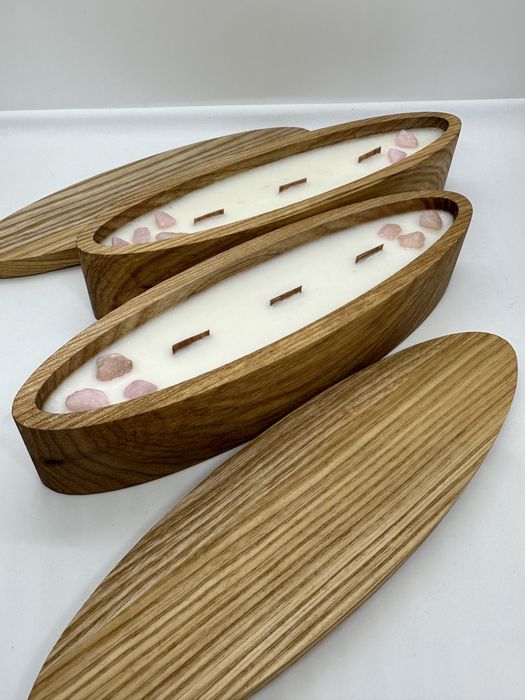 Свічка в дерев‘яному кашпо з натурального воску  з дерев‘яним гнітом