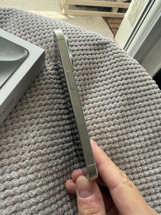 iPhone 15 pro 128GB Bialy tytan