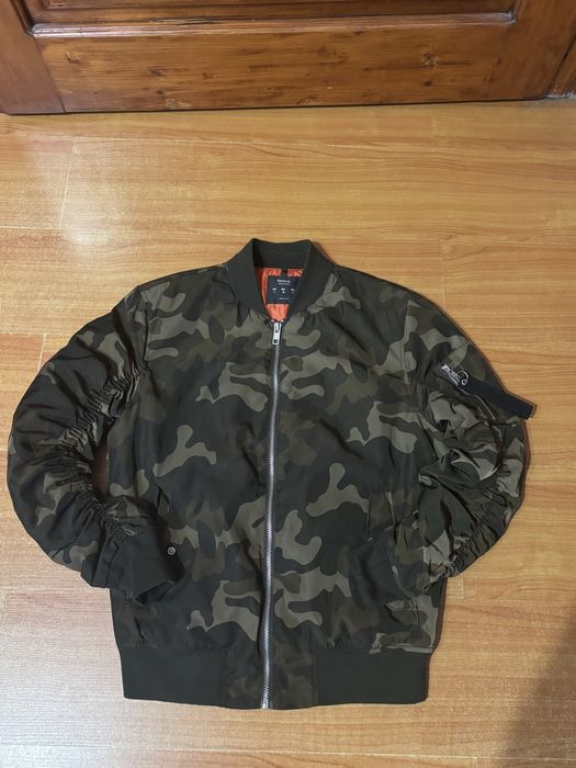 куртка-бомбер Bershka