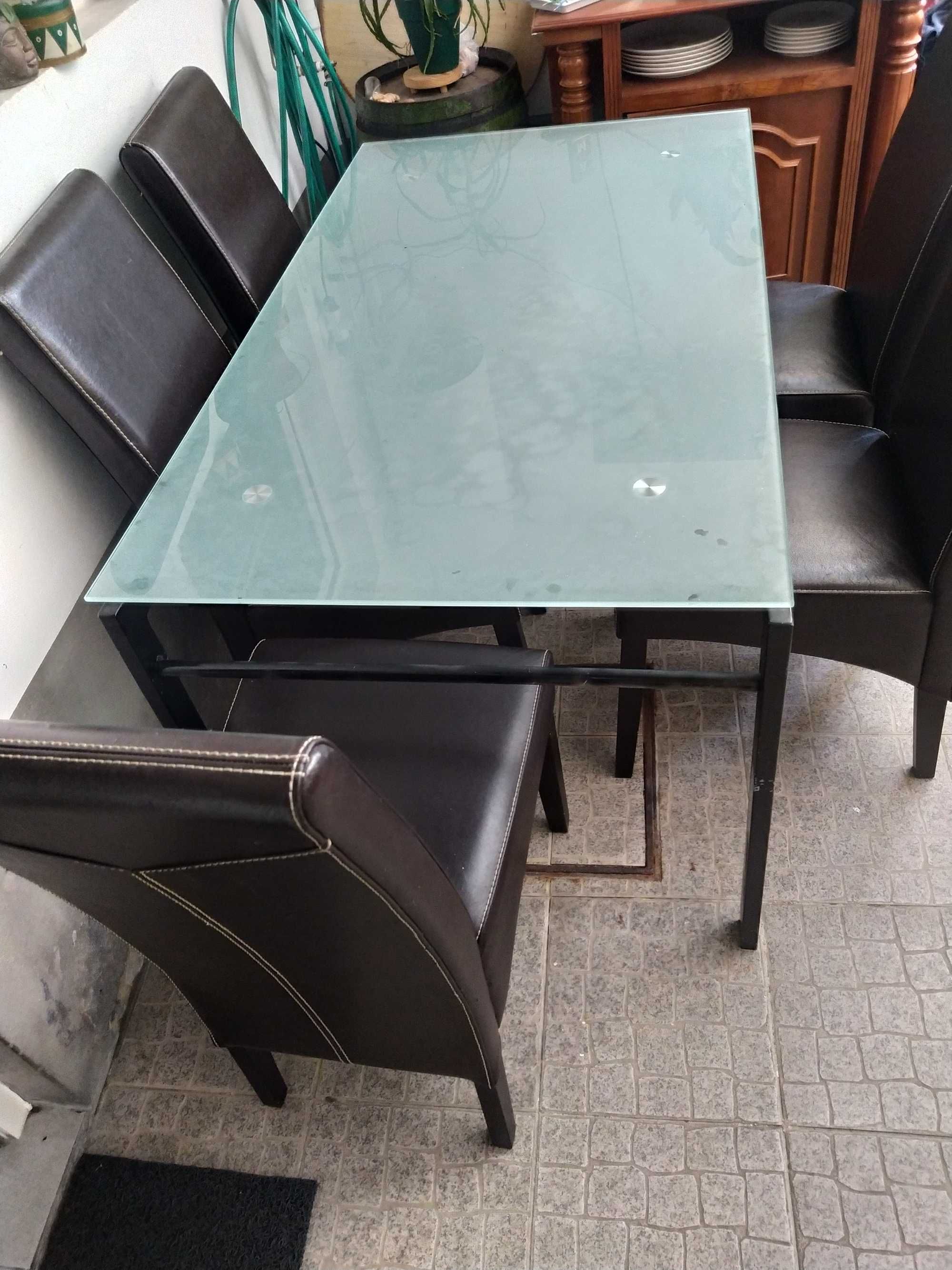 Mesa em vidro temperado