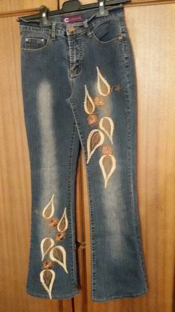 Джинсы с вышивкой