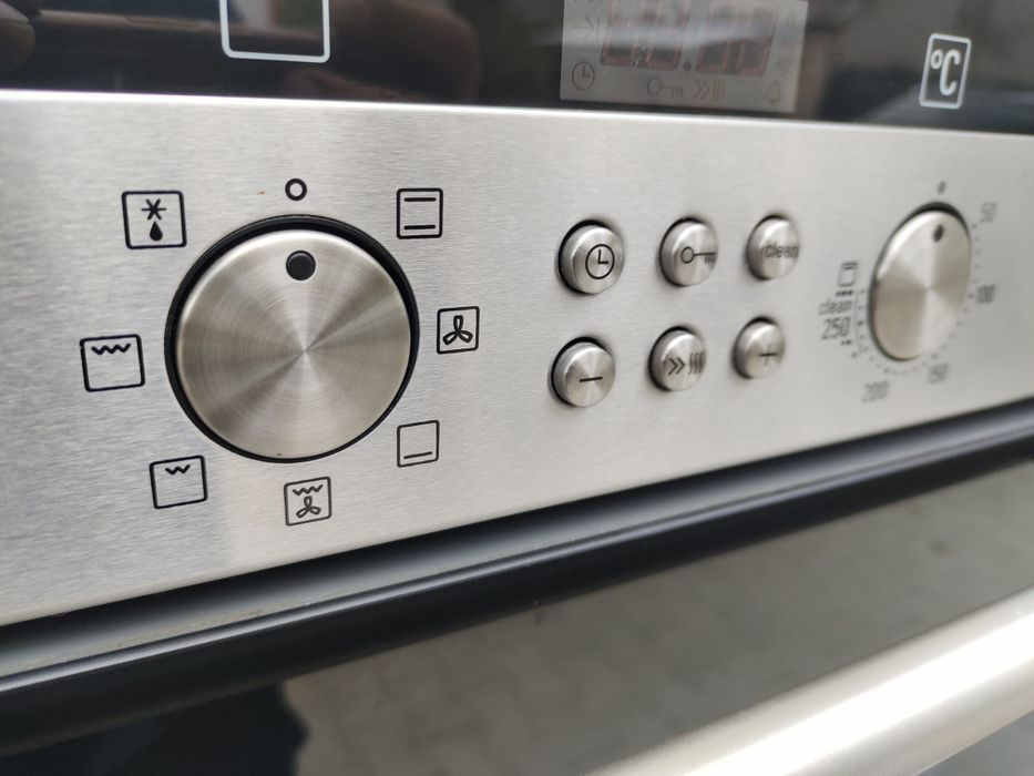 Духовка під вмонтування Siemens, з Європи.. Ідеальний стан.