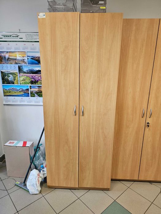 Sprzedam duży komplet mebli biurowych