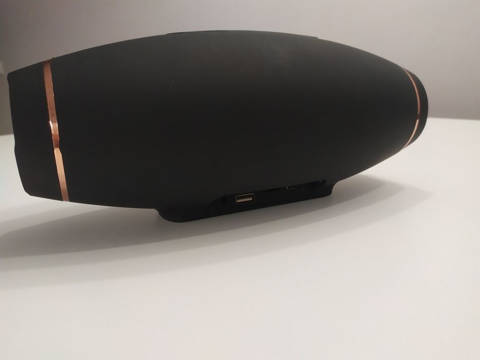 Блютуз колонка JBL . Новая.