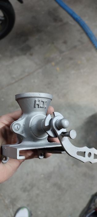 Piaskowanie, szkiełkowanie, czyszczenie małych elementów.