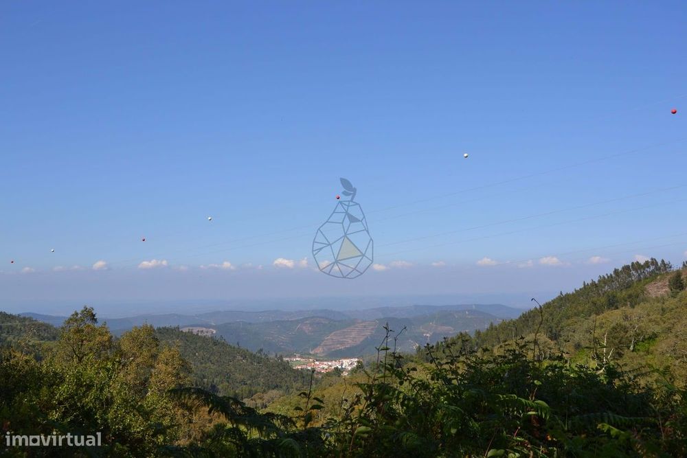 Terreno rústico com ruina em Alferce