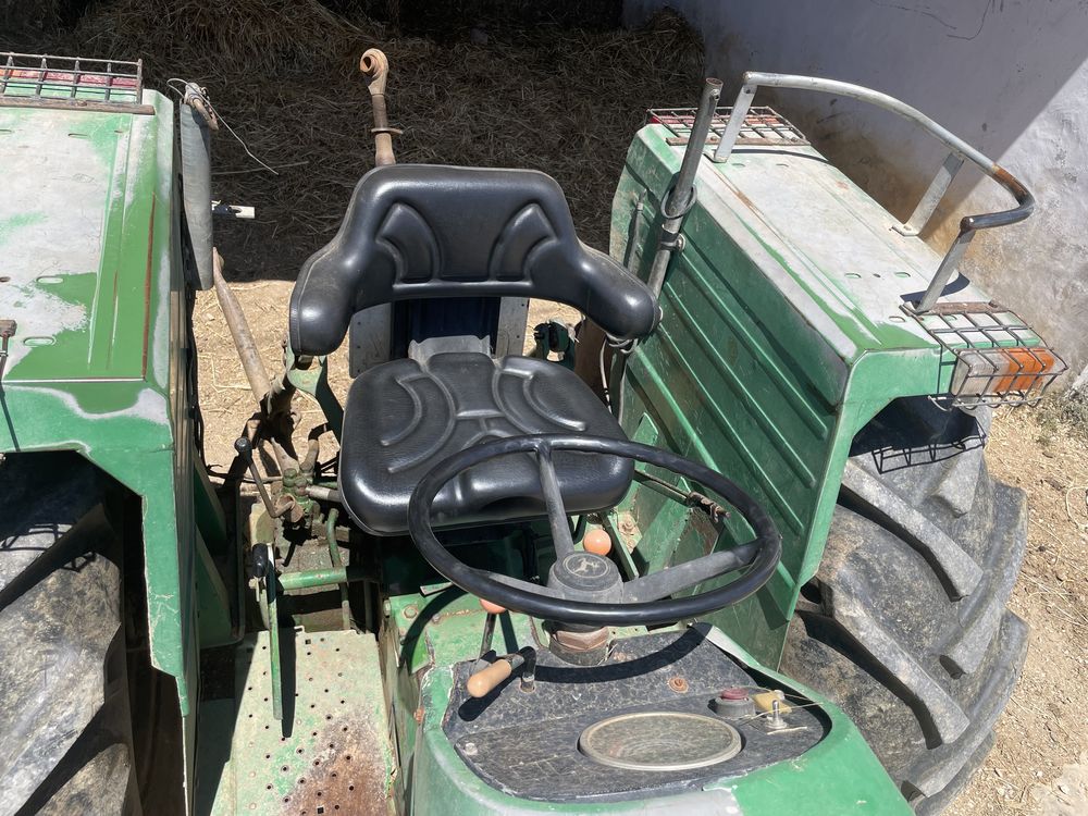 Trator agrícola de tração simples