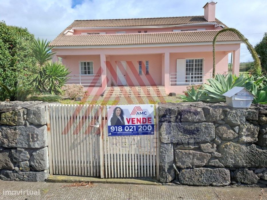 Vende-Se Moradia No Faial Com 3 Pisos
