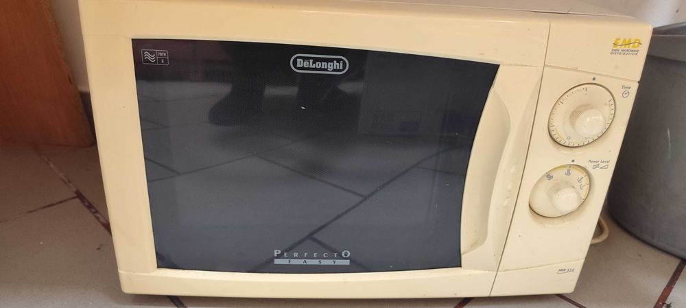 Mikrofalówka DeLonghi 700w tanio