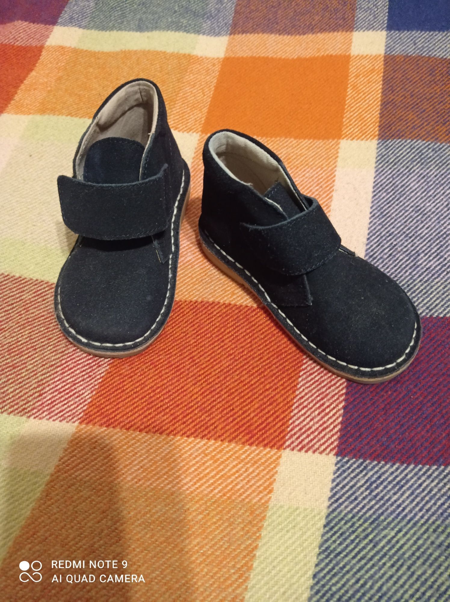 Bota carneirinho azul escuro 25 com velcro