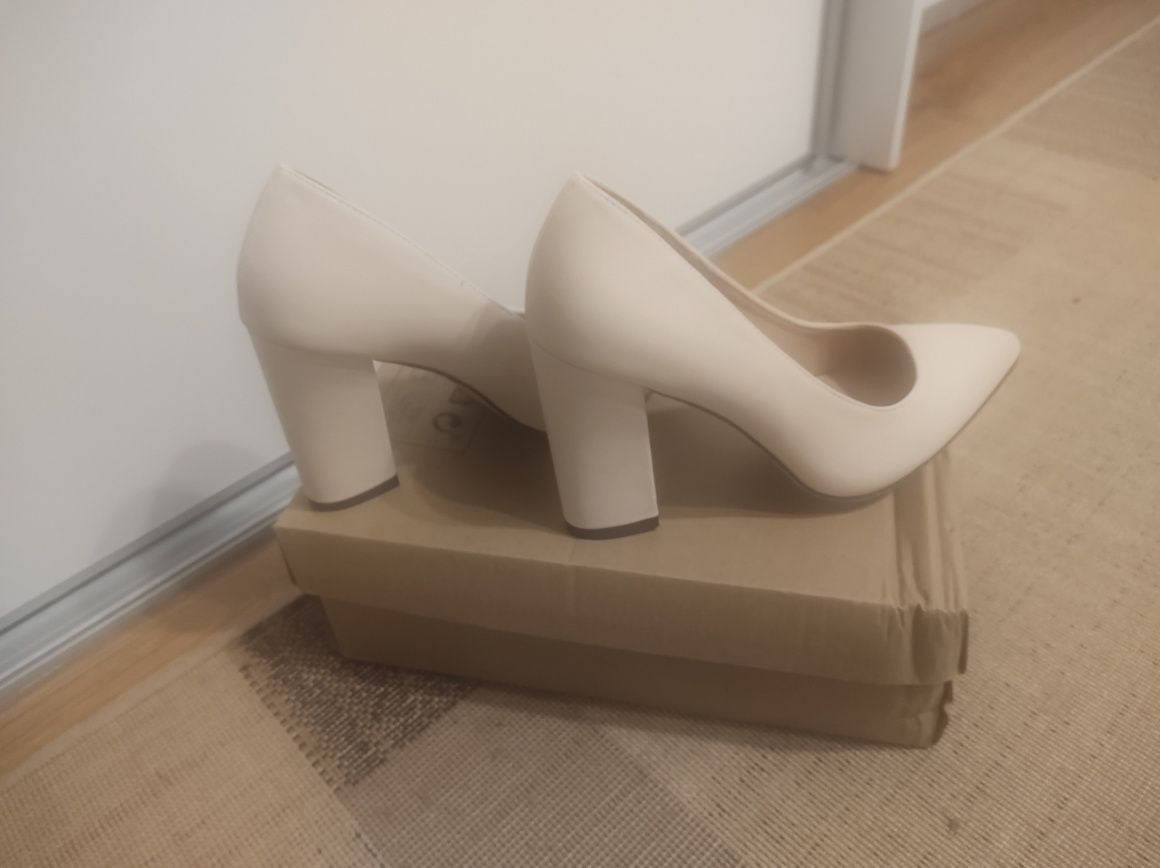 Damskie buty na obcasie, wysokość obcasu 9.7 cm