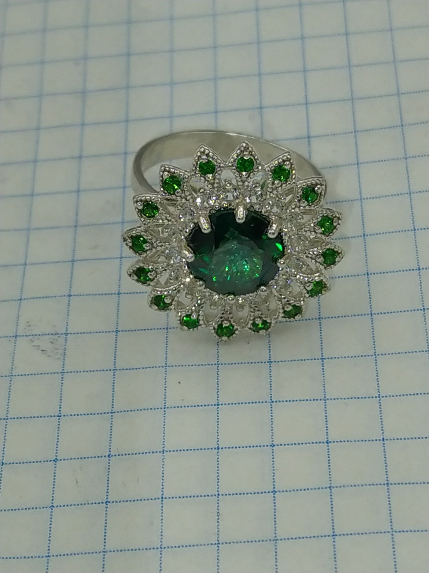 Серебряный перстень с натуральными камнями