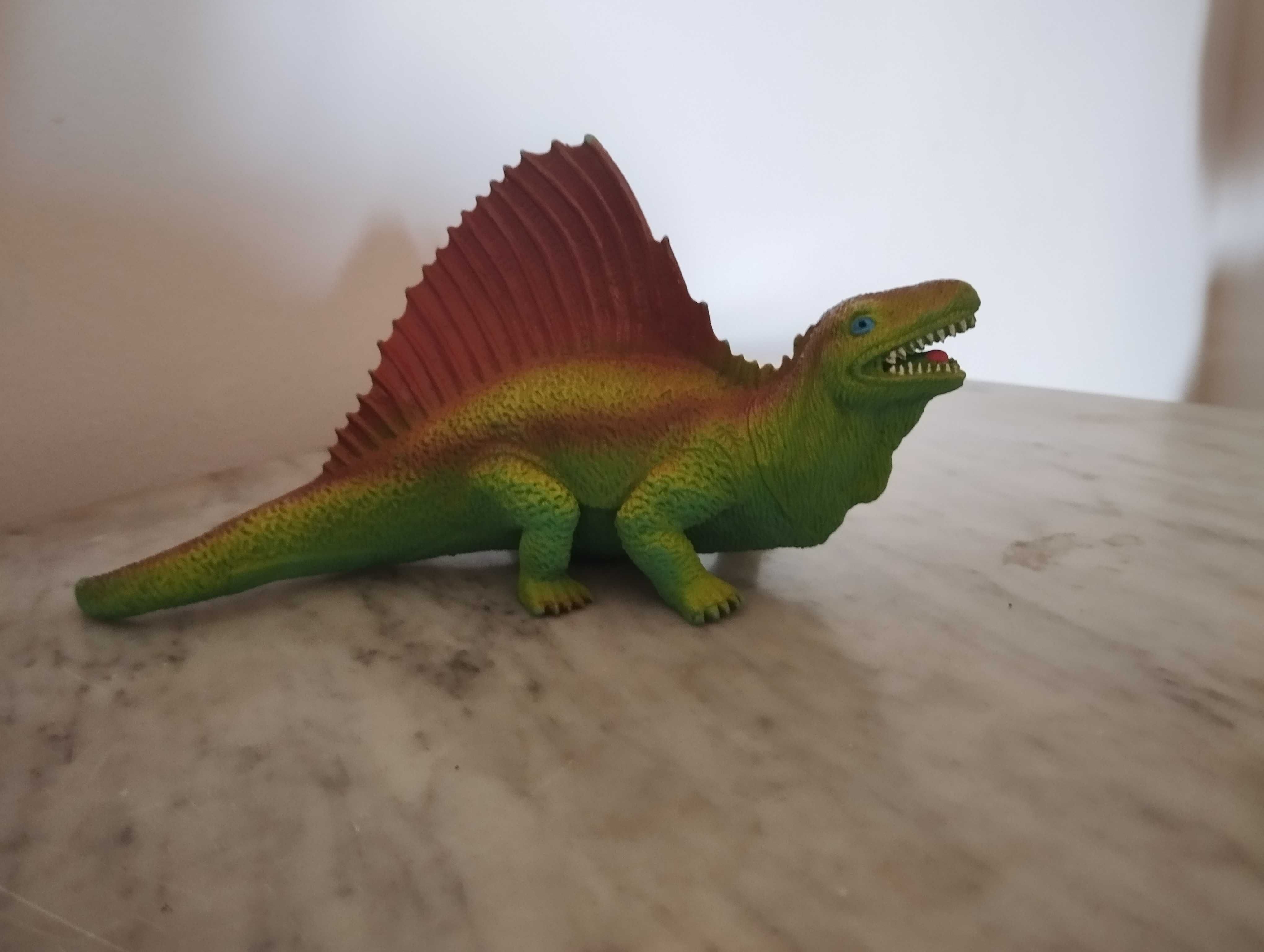 Dinossauros de brinquedo.