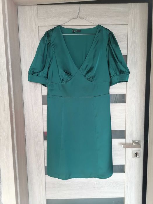 Nowa sukienka satynowa elegancka butelkowa zieleń 44 święta andrzejki