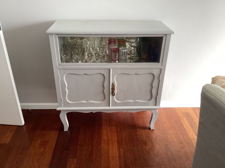 Móvel de apoio - bar