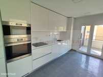 Alverca Apartamento Novo T3 , 3 Wc's, em condomínio com Piscina, Ga...