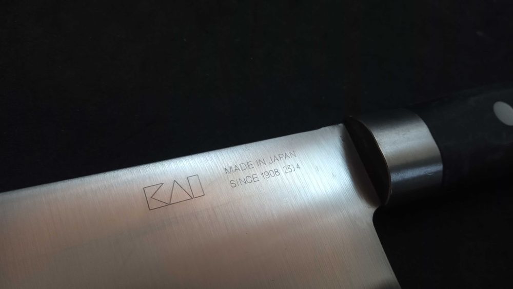Nóż japoński KAI Sekimagoroku Wakatake santoku
