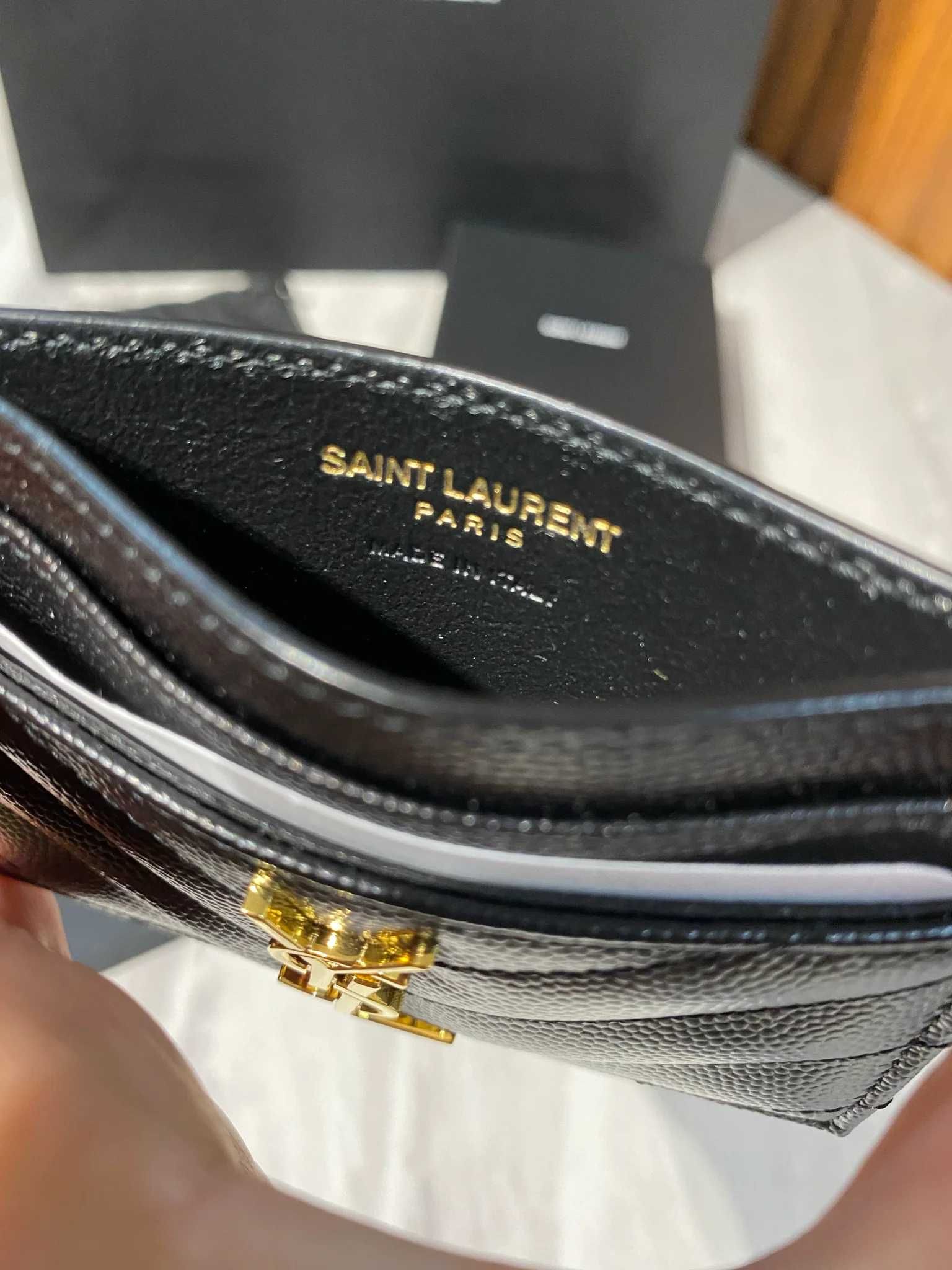 YSL Card Holder – Czarna Skóra ze Złotym Logo