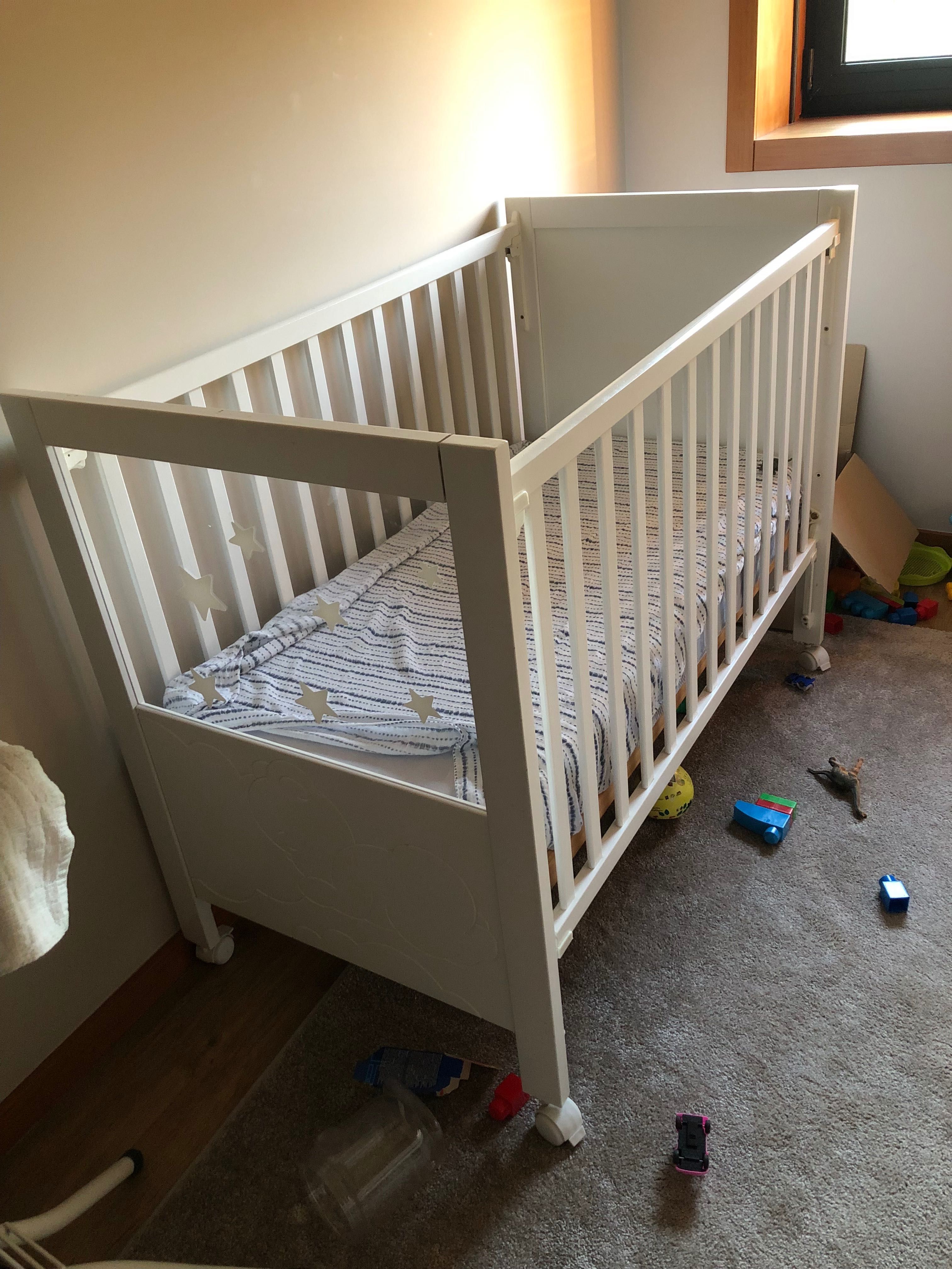 Cama de bebe em bom estado