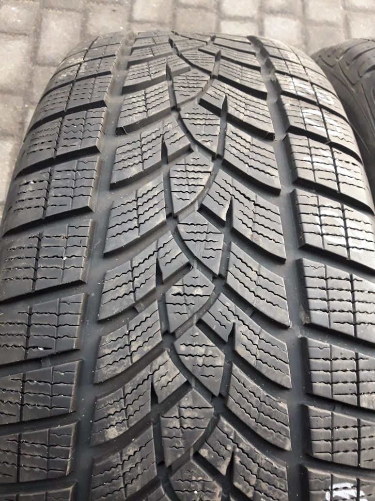 235/55R19 105V GOODYEAR , dwie opony zimowe.