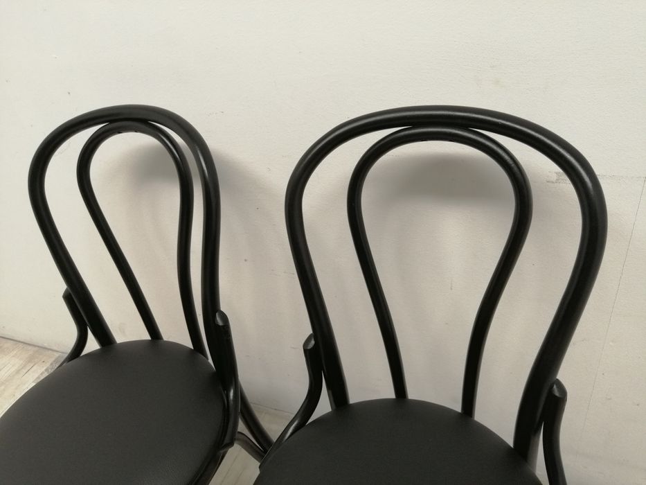 krzesła model Thonet A-18 nowe komplet sześć sztuk czarne gięty buk