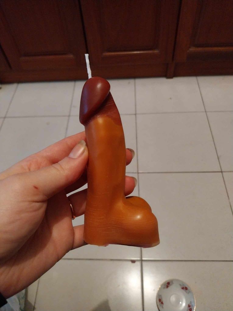 Vela artesanal em formato de pénis