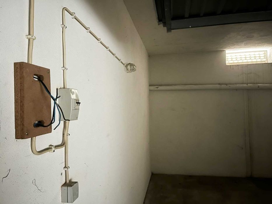 Arrenda-se Garagem Box Privada - 15m2