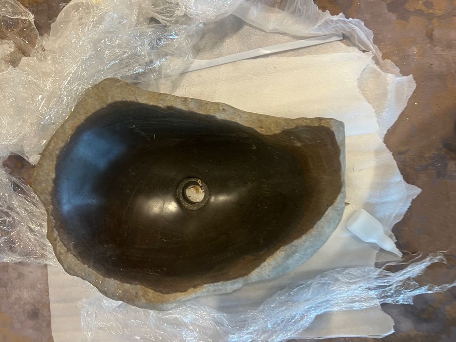 Умивальник із каменю