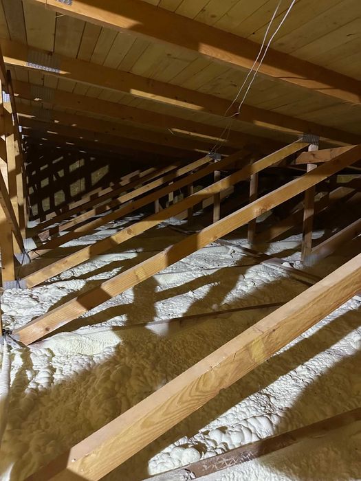 Ocieplanie piana PUR - Ocieplanie poddaszy pianką i celuloza Isocell