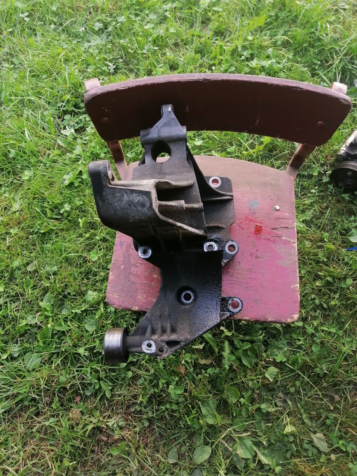 Podstawa alternatora, pompy wspomagania volvo v40 1.9 2000r.
