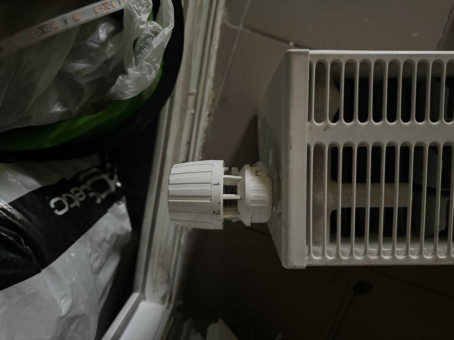 Радиатор стальной- 15см, высота 30 см, длинна 50 см. с термоголовкой.