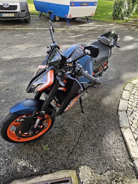 Super duke 1290 r