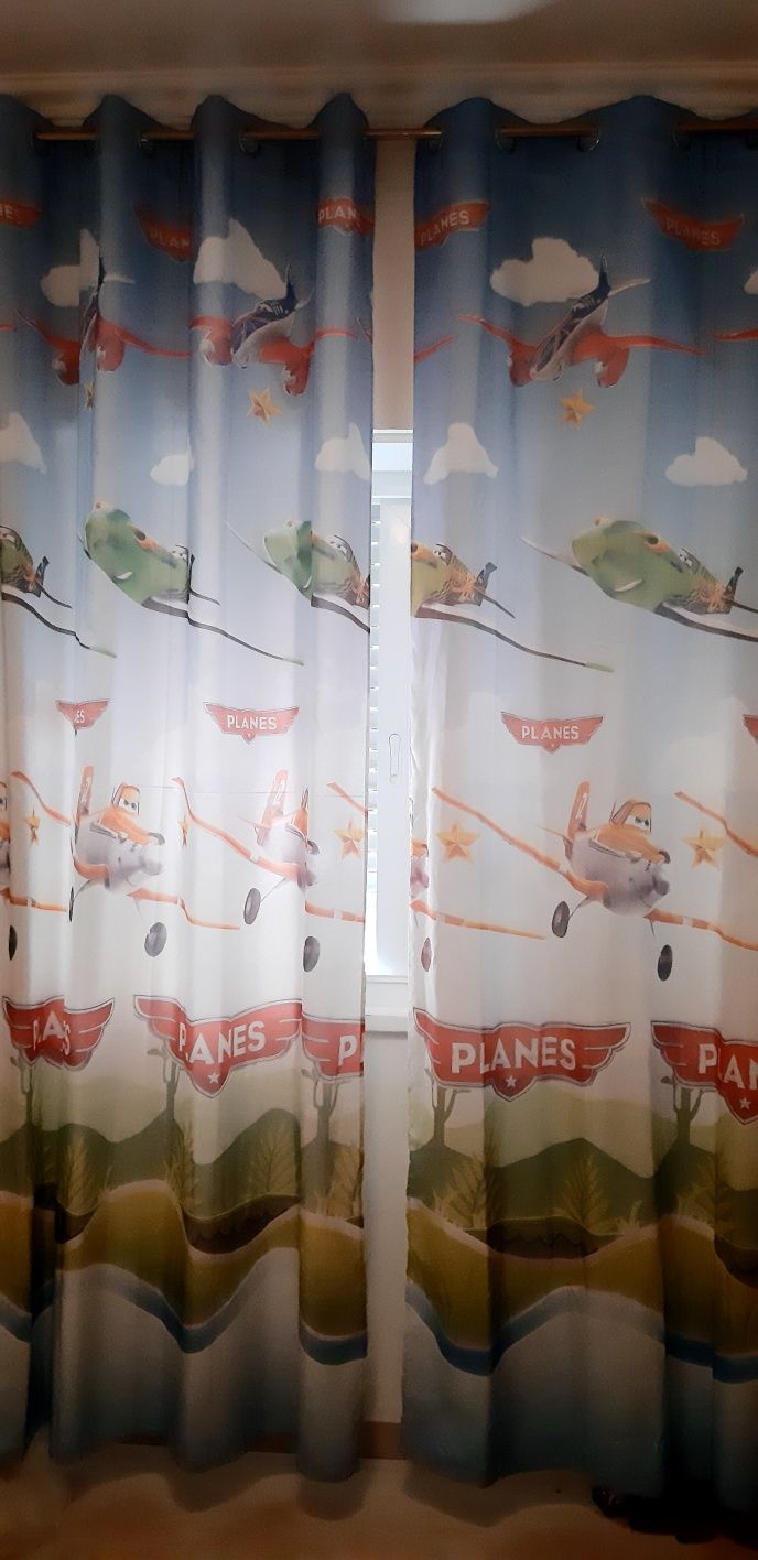 Cortinado Disney Planes como novos